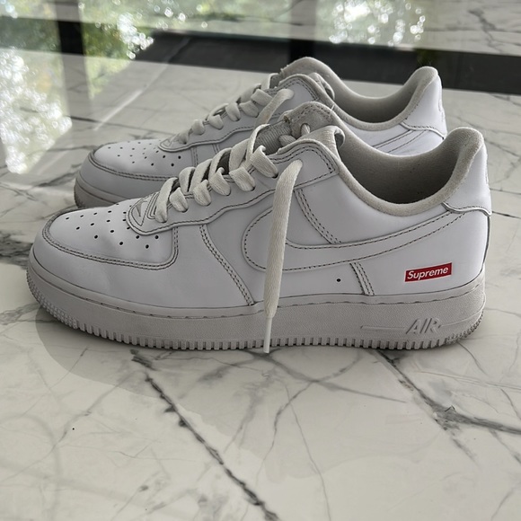 Supreme Nike Air Force 1 sneakers - Picture 2 of 5